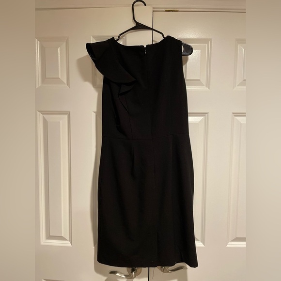 Elegant Black Sleeveless Sheath Dress with Ruffle Detail – Size 8 Calvin Klein - Picture 7 of 7
